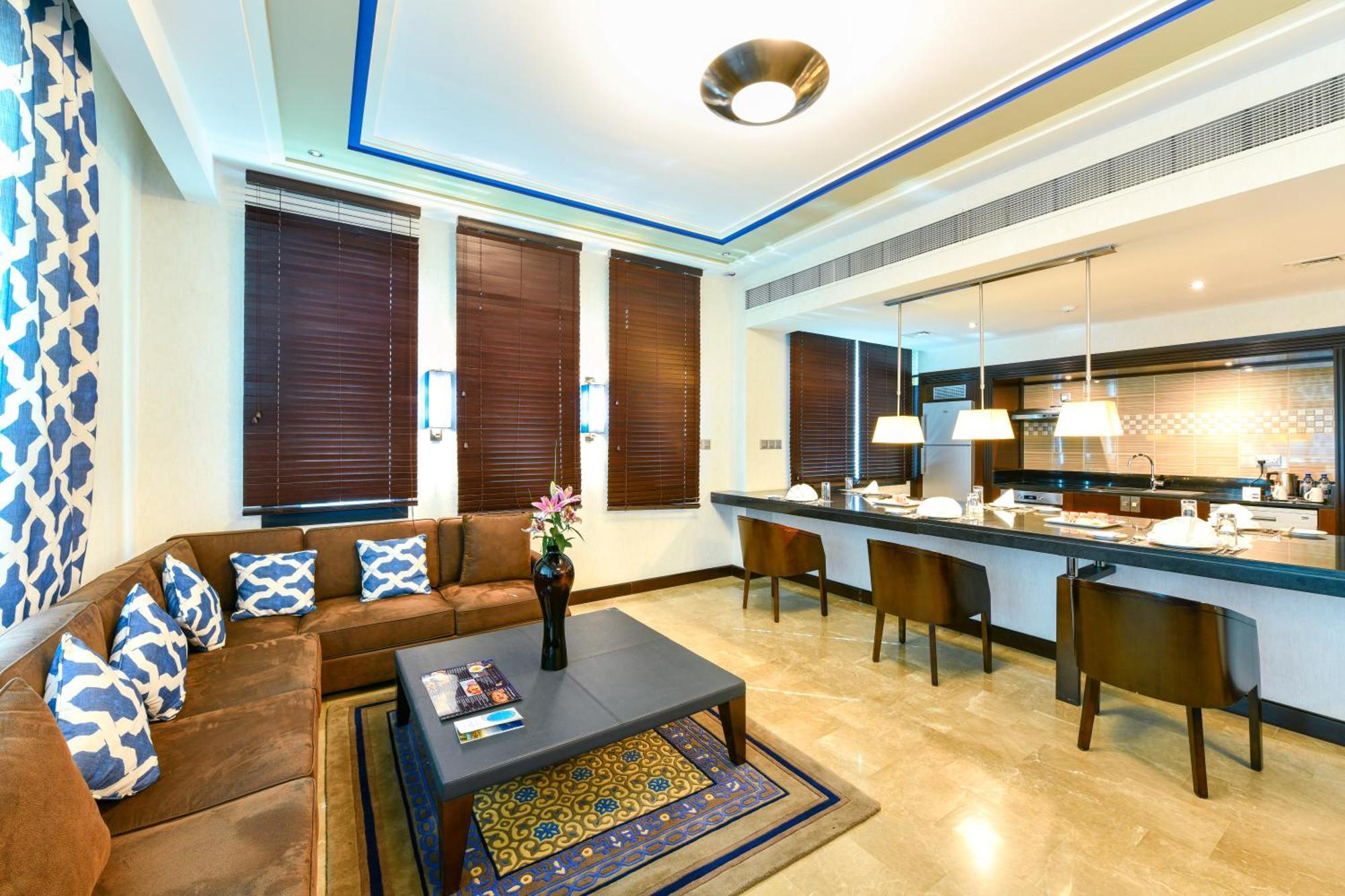 Retaj Salwa Resort & Spa Doha Exterior foto A suite at the hotel