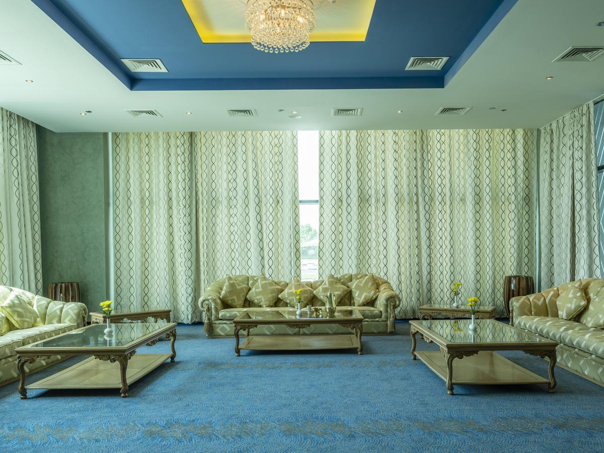 Retaj Salwa Resort & Spa Doha Exterior foto The VIP lounge at the airport