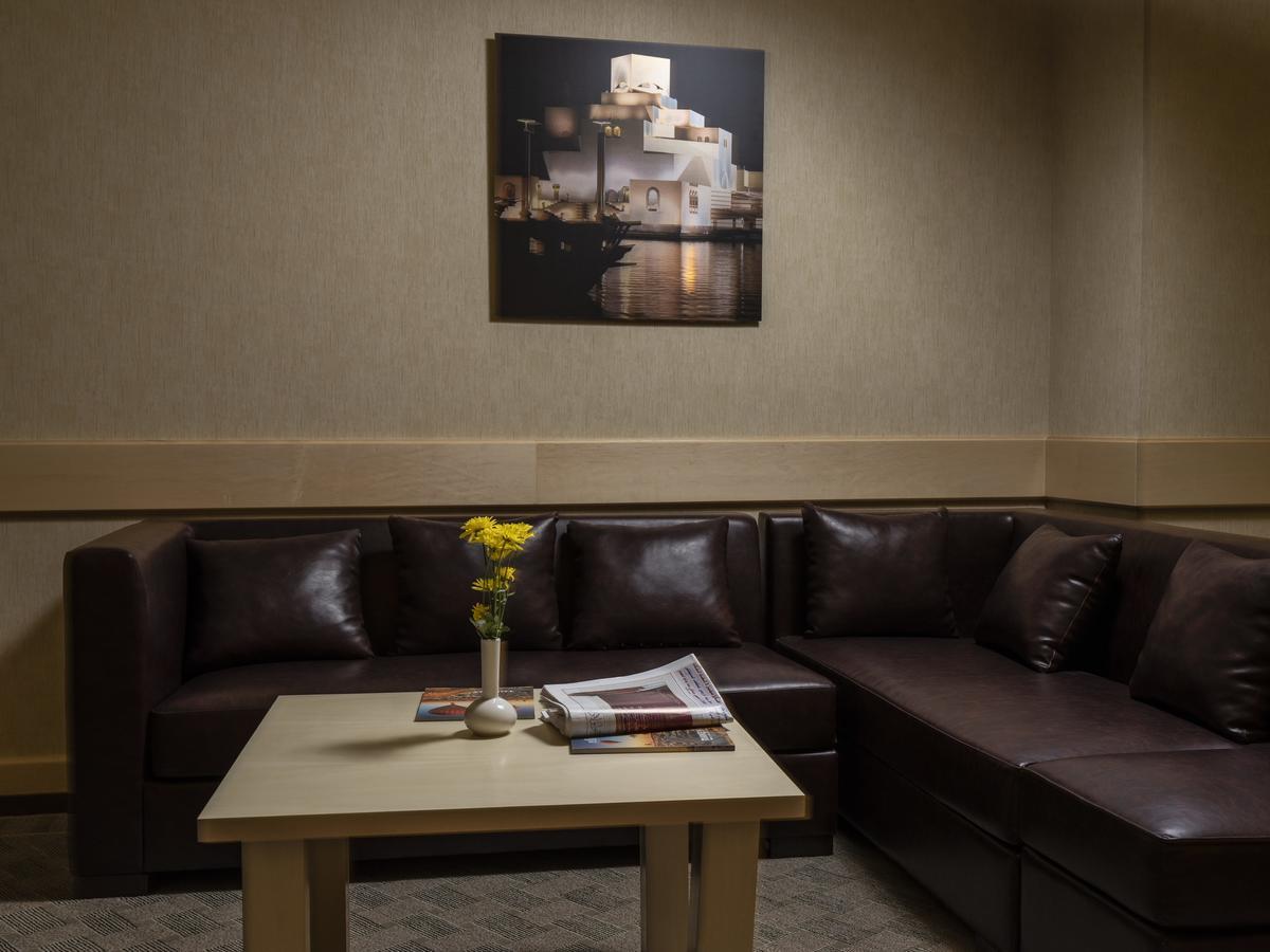 Retaj Salwa Resort & Spa Doha Exterior foto A lounge at the airport