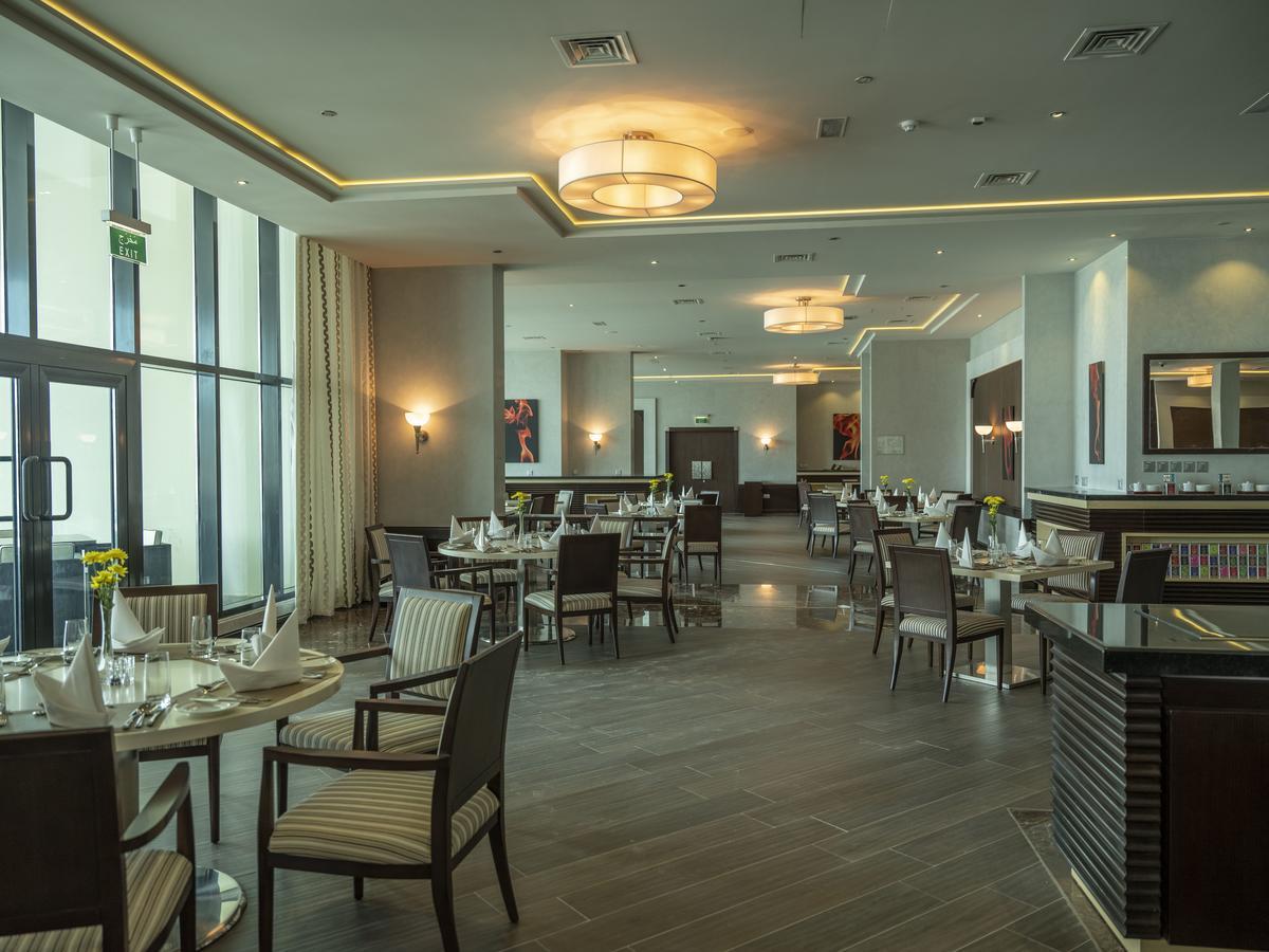 Retaj Salwa Resort & Spa Doha Exterior foto The restaurant at the hotel
