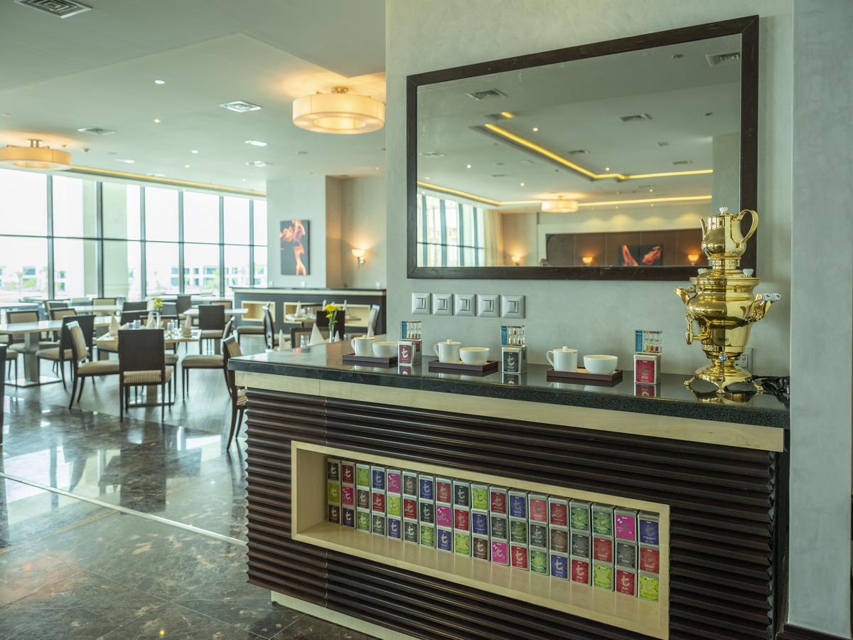 Retaj Salwa Resort & Spa Al Rayyan Exterior foto The lounge at the airport