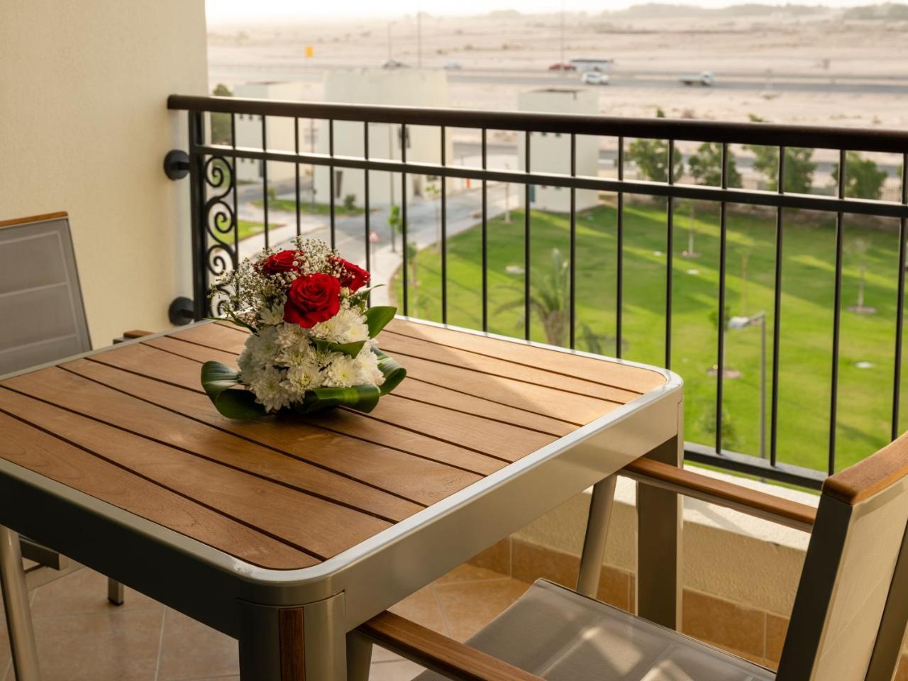 Retaj Salwa Resort & Spa Doha Exterior foto A balcony