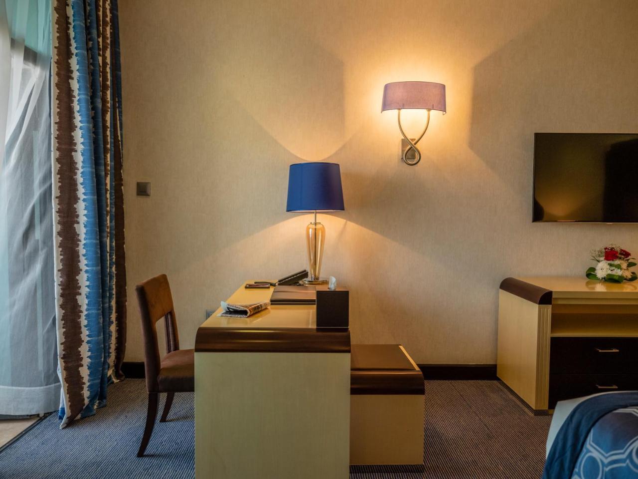 Retaj Salwa Resort & Spa Doha Exterior foto A room at the hotel